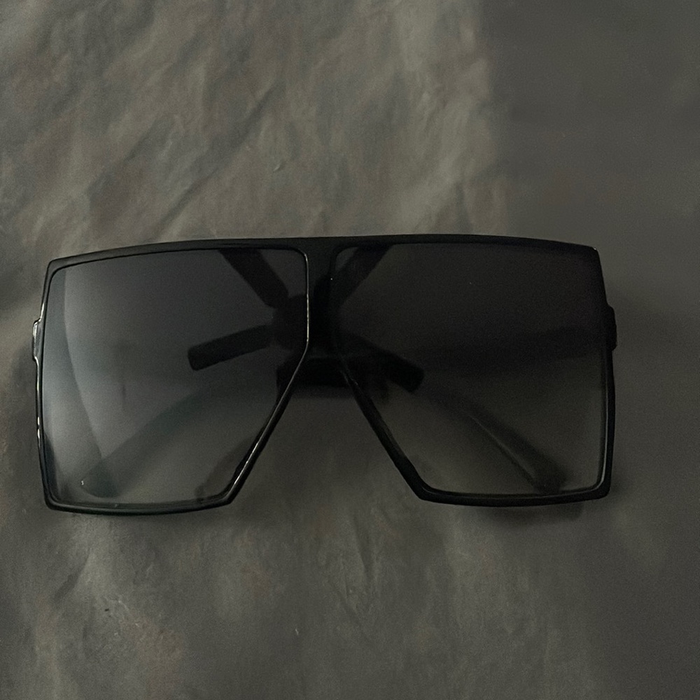 Chunky sunglasses